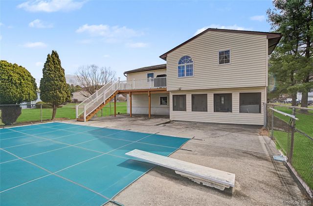 6 Adams Court, Monroe, NY 10950