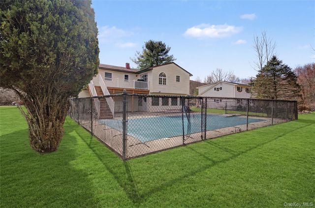 6 Adams Court, Monroe, NY 10950