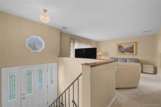 6 Adams Court, Monroe, NY 10950
