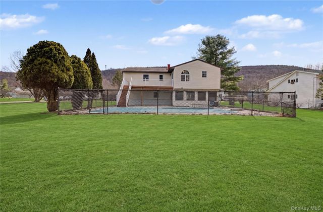 6 Adams Court, Monroe, NY 10950