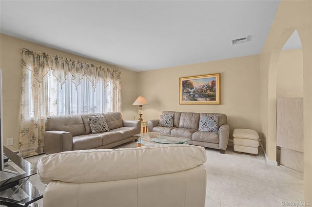 6 Adams Court, Monroe, NY 10950