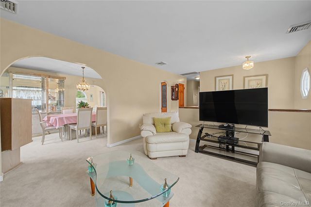6 Adams Court, Monroe, NY 10950