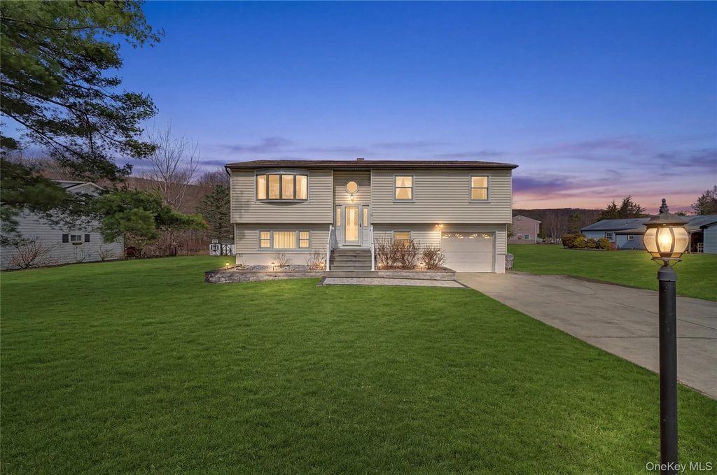 6 Adams Court, Monroe, NY 10950
