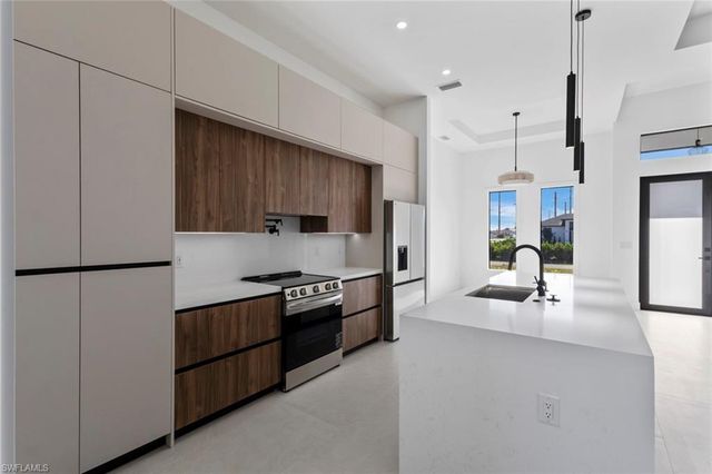 2328 NW 8th PL, Cape Coral, FL 33993