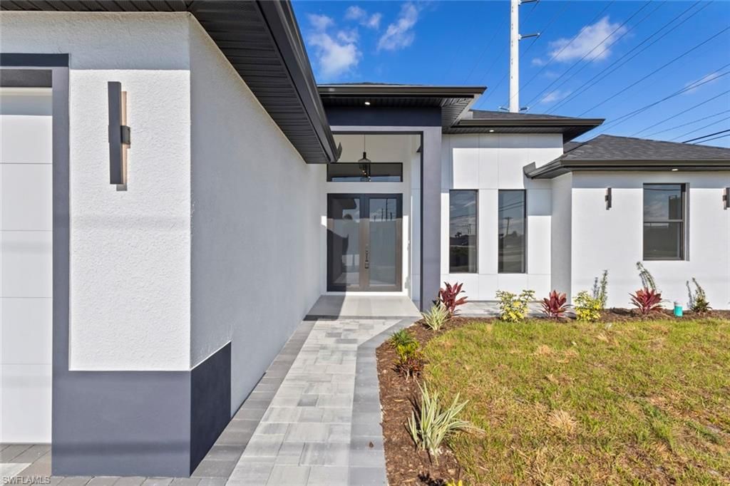 Image 5 of property listing at 2328 NW 8th PL, Cape Coral, FL 33993