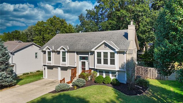 6901 N Lydia Avenue, Gladstone, MO 64118