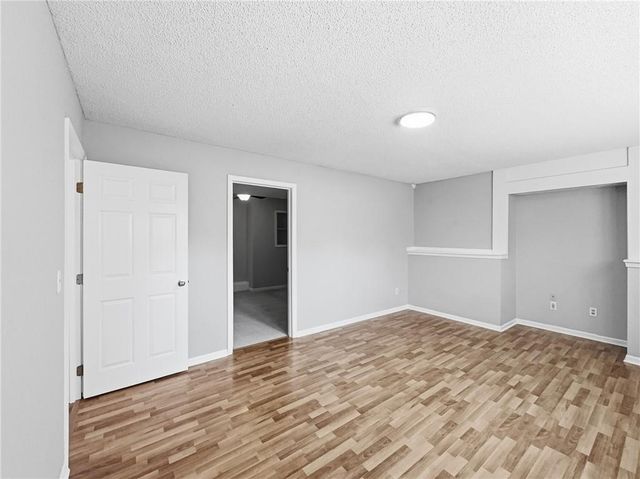 6901 N Lydia Avenue, Gladstone, MO 64118