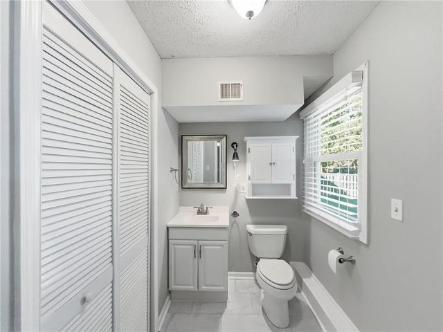 6901 N Lydia Avenue, Gladstone, MO 64118