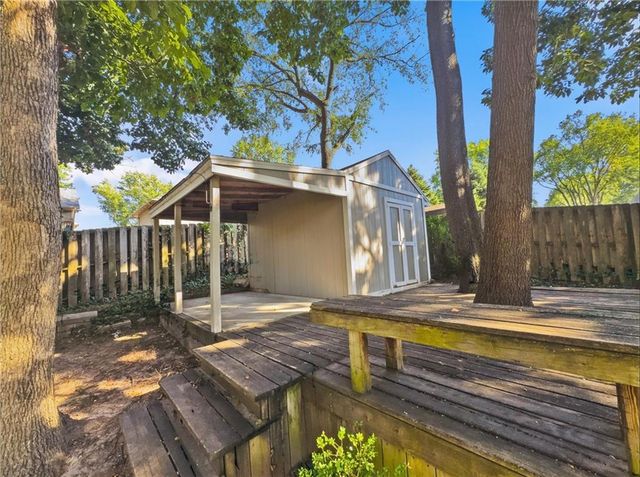 6901 N Lydia Avenue, Gladstone, MO 64118