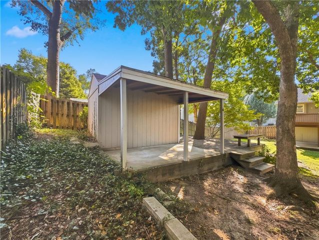 6901 N Lydia Avenue, Gladstone, MO 64118