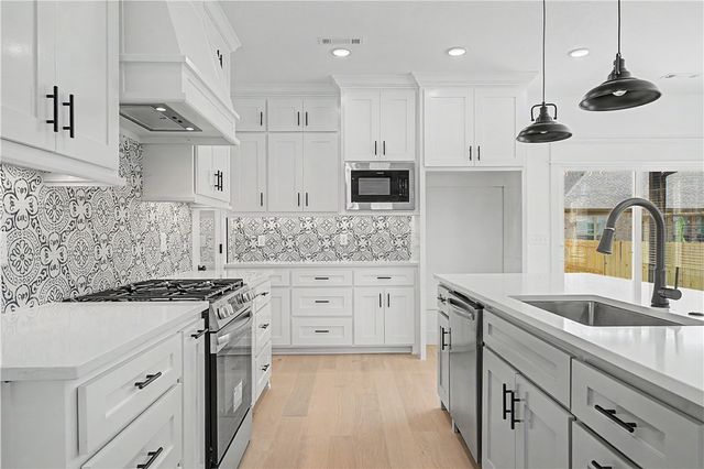 6703 High Meadow Boulevard, Bentonville, AR 72713