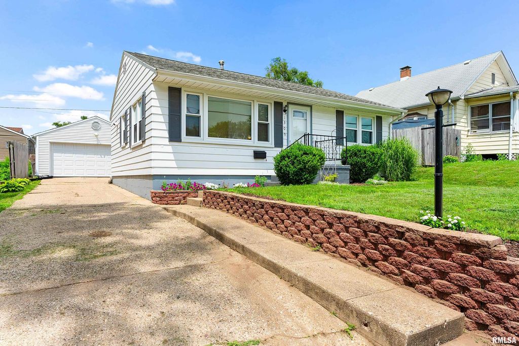 1309 S 14TH Street, Pekin, IL 61554