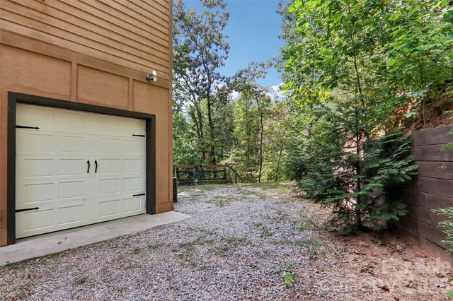 184 Deep Woods Lane, Saluda, NC 28773