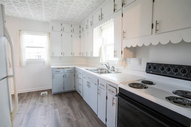 1912 59th Street, Des Moines, IA 50322