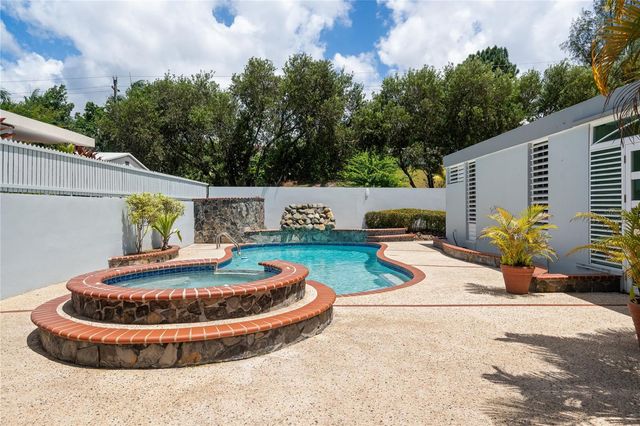 253 CALLE BAUHINIA, Toa Alta, PR 00953