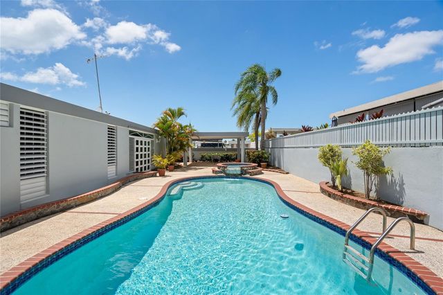 253 CALLE BAUHINIA, Toa Alta, PR 00953