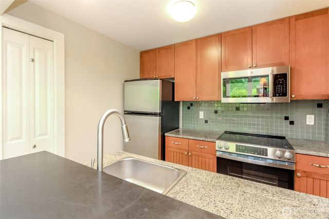 3008 N Narrows Drive #B102, Tacoma, WA 98407