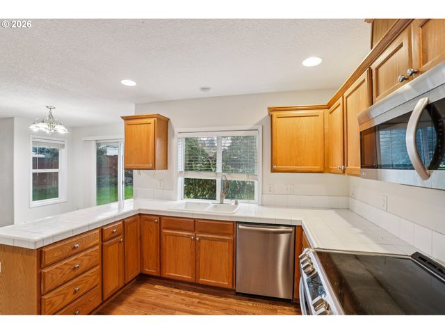 58728 PARKWOOD Dr, St Helens, OR 97051