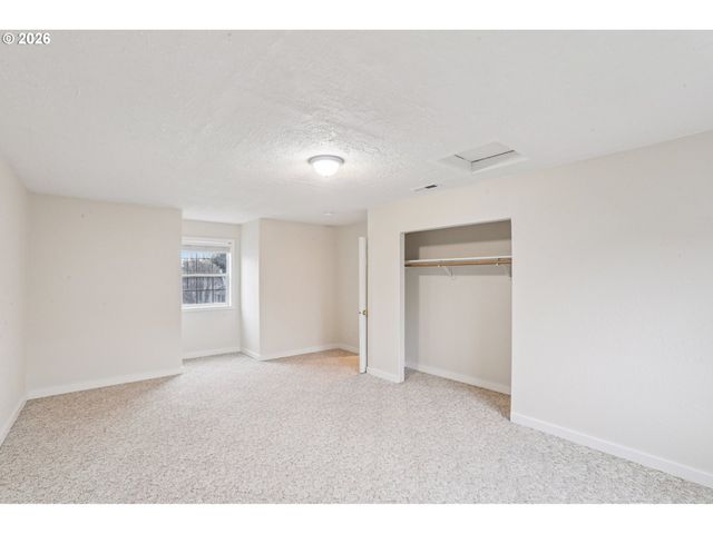 58728 PARKWOOD Dr, St Helens, OR 97051