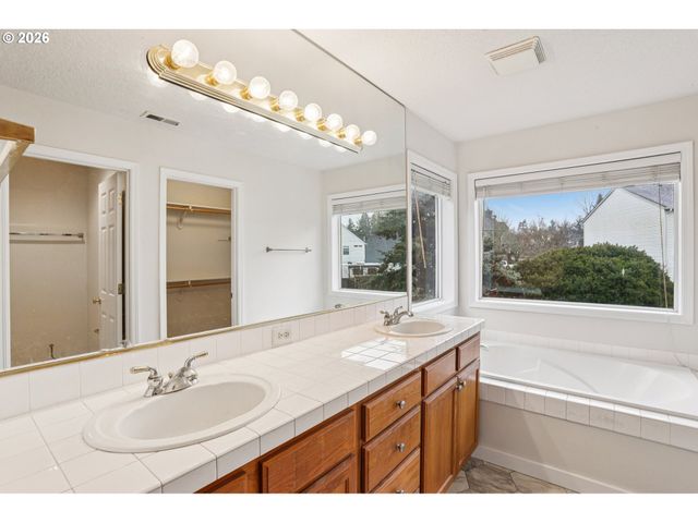 58728 PARKWOOD Dr, St Helens, OR 97051