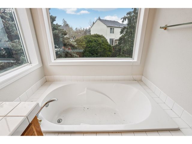 58728 PARKWOOD Dr, St Helens, OR 97051