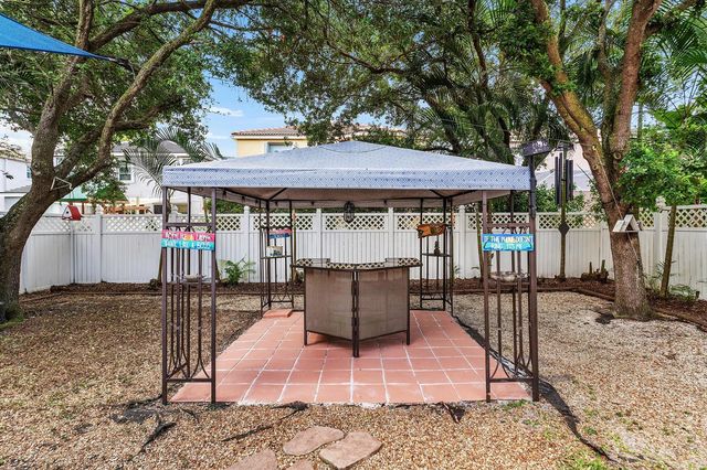 7819 Oak Grove Circle, Lake Worth, FL 33467