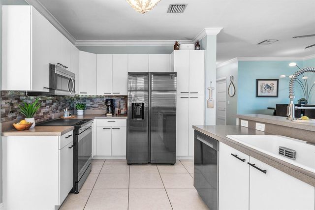 7819 Oak Grove Circle, Lake Worth, FL 33467