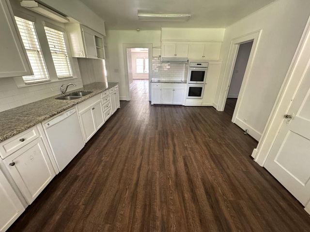 913 Fowlkes Street, Sealy, TX 77474