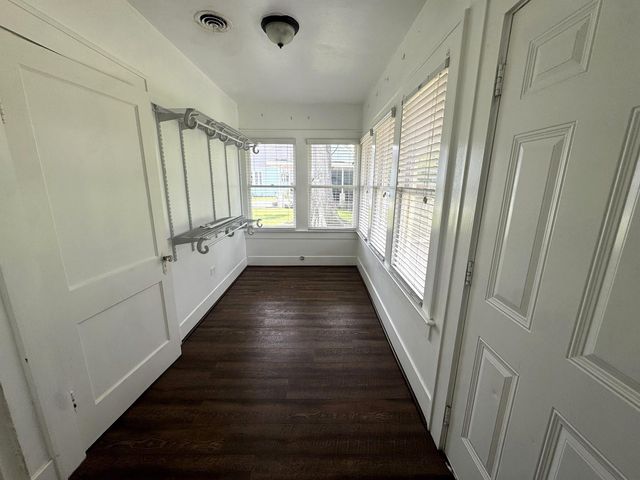 913 Fowlkes Street, Sealy, TX 77474