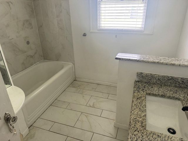 913 Fowlkes Street, Sealy, TX 77474