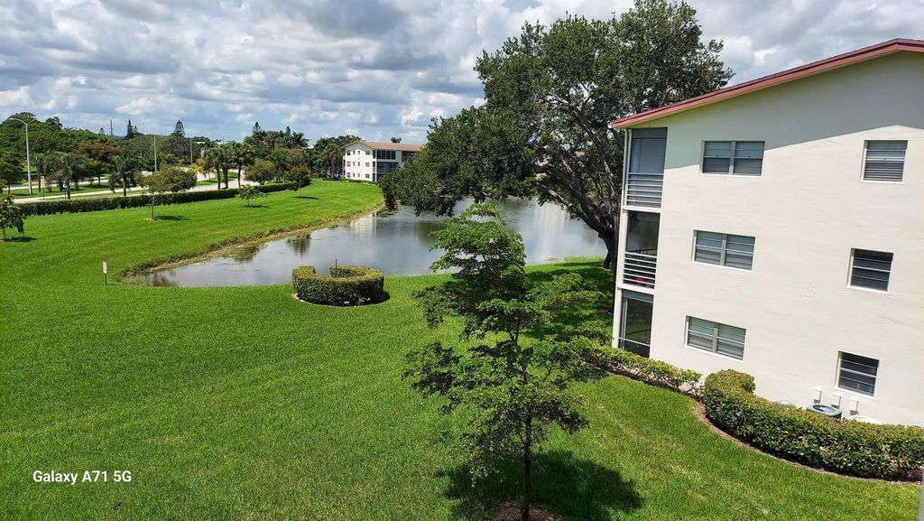Image 4 of property listing at 160 Preston D 160, Boca Raton, FL 33434