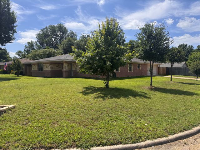 514 Lynn Drive E, Irving, TX 75062