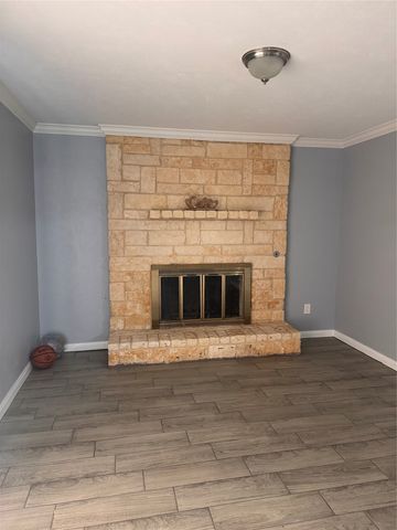 514 Lynn Drive E, Irving, TX 75062