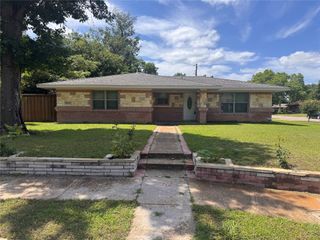 514 Lynn Drive E, Irving, TX 75062