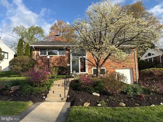 6017 CHESHIRE DR, Bethesda, MD 20814