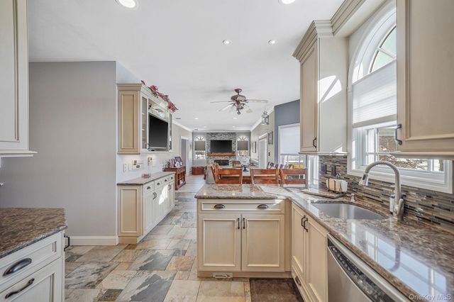 24 Embassy Road, Selden, NY 11784