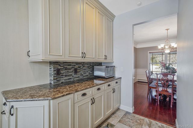 24 Embassy Road, Selden, NY 11784