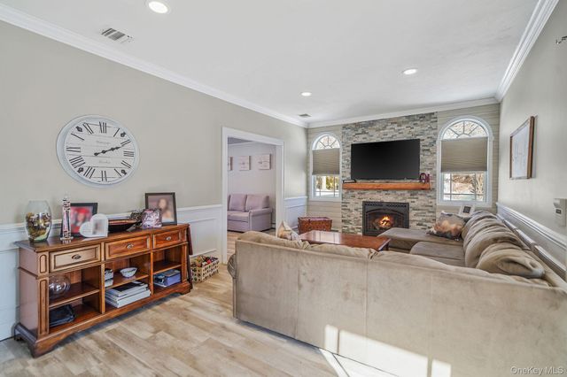 24 Embassy Road, Selden, NY 11784