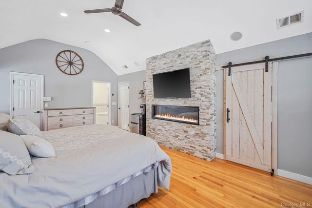 24 Embassy Road, Selden, NY 11784