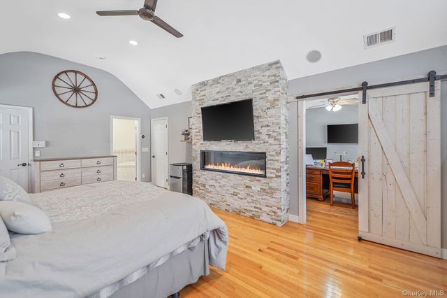 24 Embassy Road, Selden, NY 11784