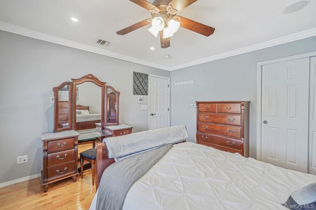 24 Embassy Road, Selden, NY 11784