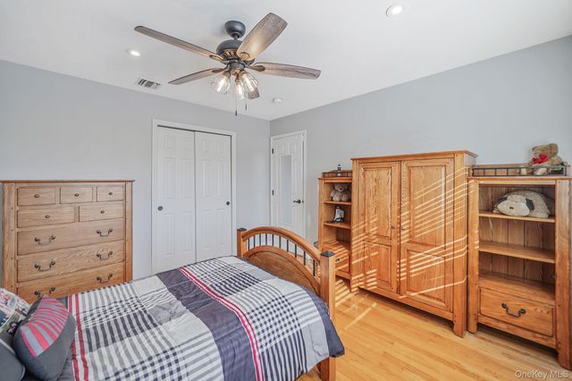 24 Embassy Road, Selden, NY 11784