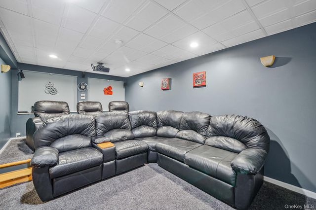 24 Embassy Road, Selden, NY 11784