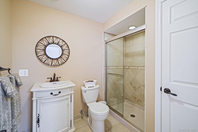 24 Embassy Road, Selden, NY 11784