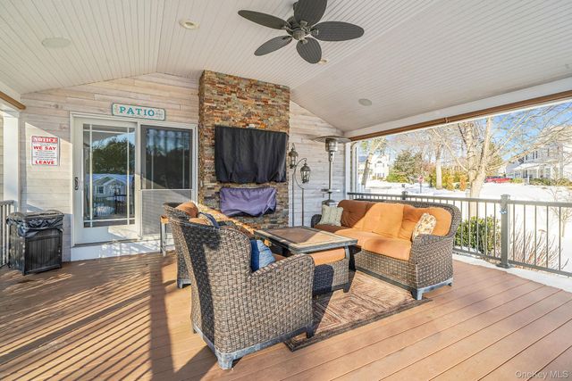 24 Embassy Road, Selden, NY 11784