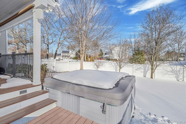 24 Embassy Road, Selden, NY 11784