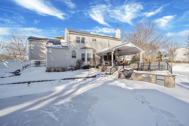 24 Embassy Road, Selden, NY 11784