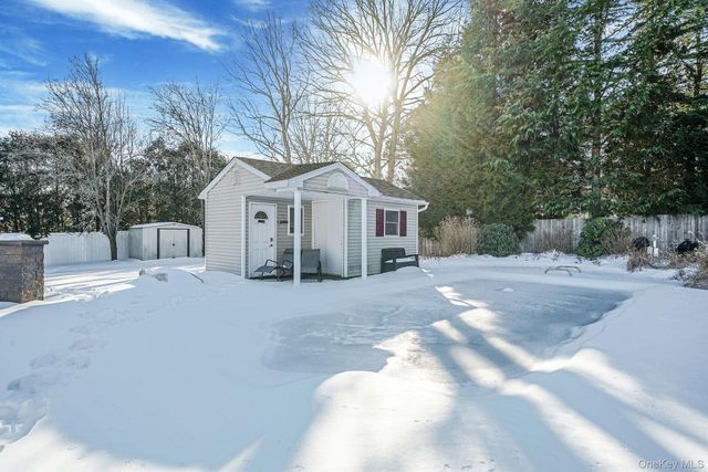 24 Embassy Road, Selden, NY 11784