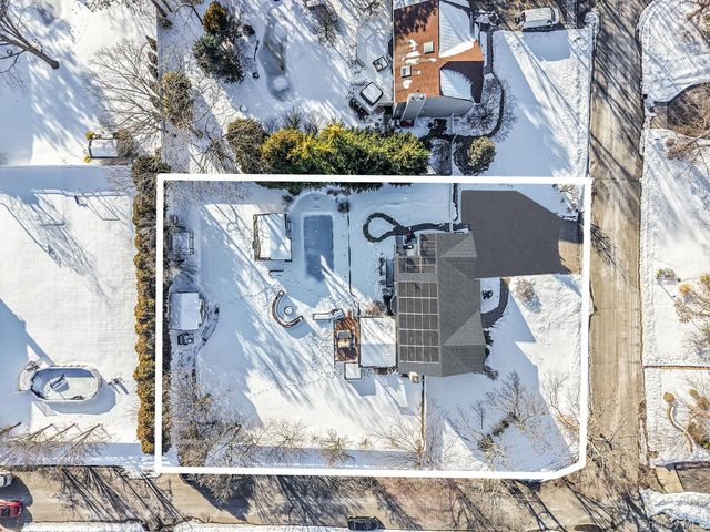 24 Embassy Road, Selden, NY 11784