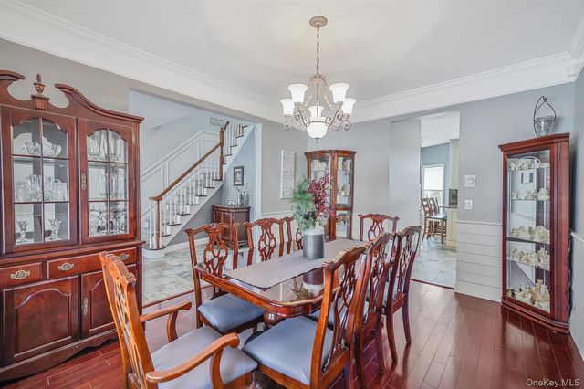 24 Embassy Road, Selden, NY 11784